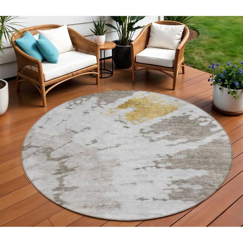 HomeRoots Abstract Transitional Rectangle Outdoor Rug - 8' Round