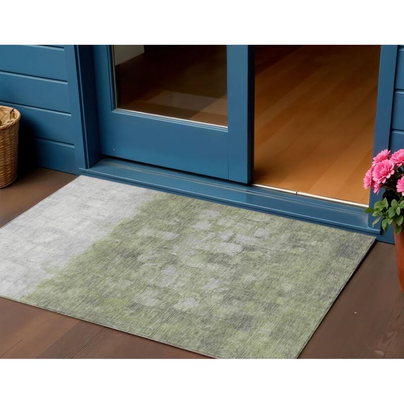 HomeRoots Abstract Transitional Round Outdoor Rug - 3' x 5'