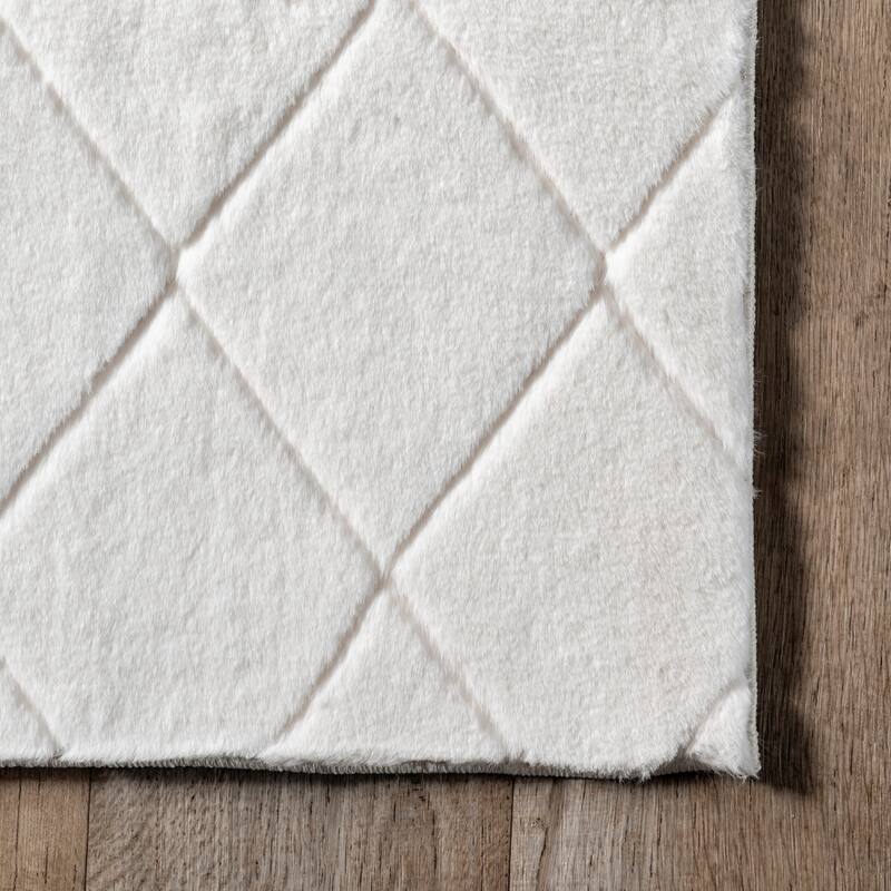 Nuloom Amy SuperiorWash Casual Faux Rabbit Machine Washable Area Rug