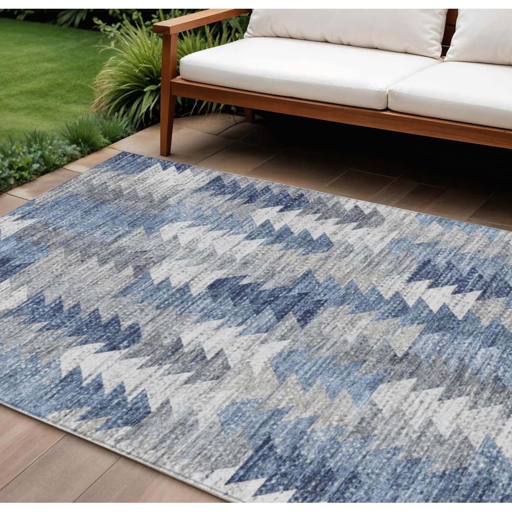 HomeRoots Geometric Transitional Rectangle Outdoor Rug