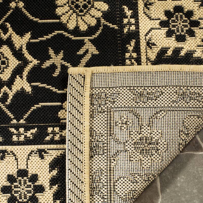 SAFAVIEH Courtyard Felicitas Indoor/ Outdoor Waterproof Patio Backyard Rug