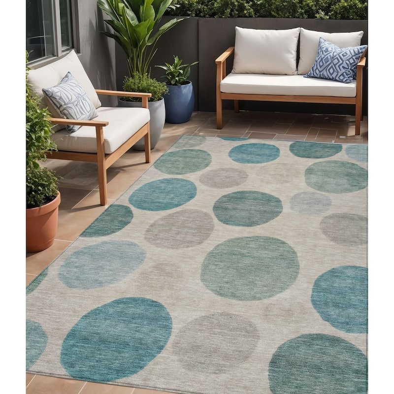 HomeRoots Geometric Transitional Rectangle Outdoor Rug - 5' X 8'
