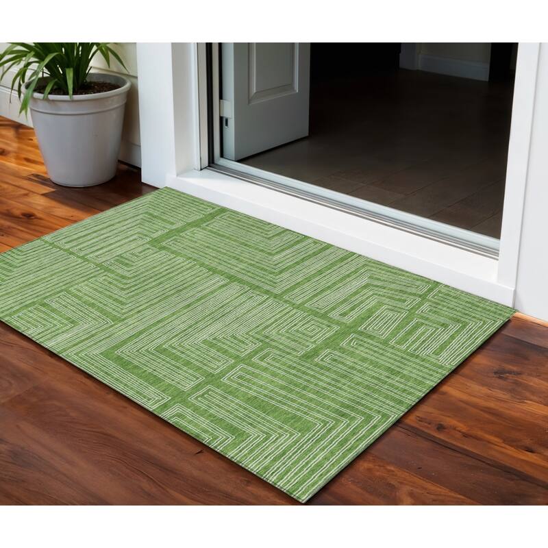 HomeRoots Geometric Transitional Rectangle Outdoor Rug - 3' x 5'