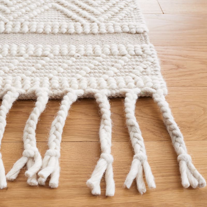 SAFAVIEH Handmade Natura Mette Wool Braided Tassel Rug