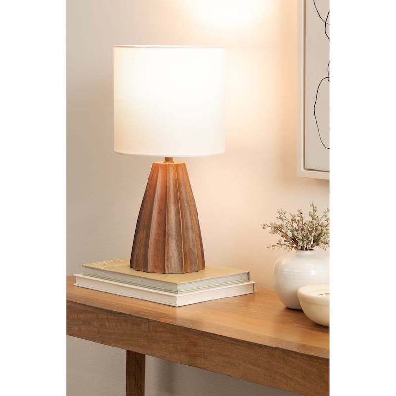 Kate and Laurel Ciji Scalloped Table Lamp - 8x8x17