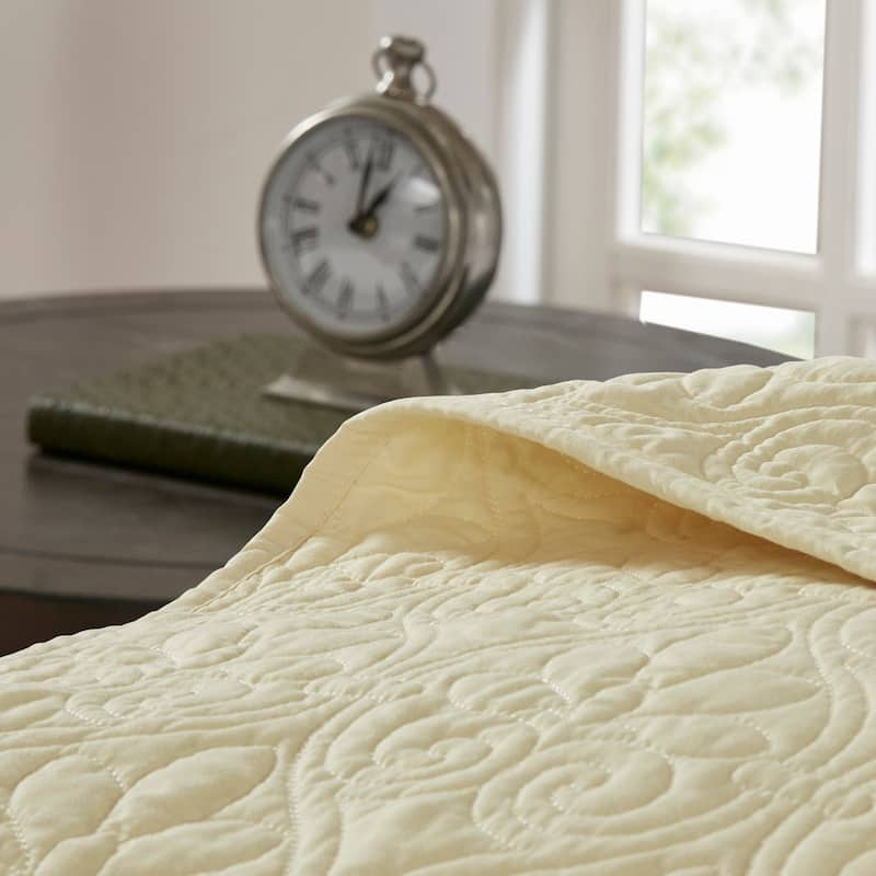 Madison Park Mansfield Reversible Oversized 3-piece Solid Texture Bedspread Quilt Set with Matching Shams