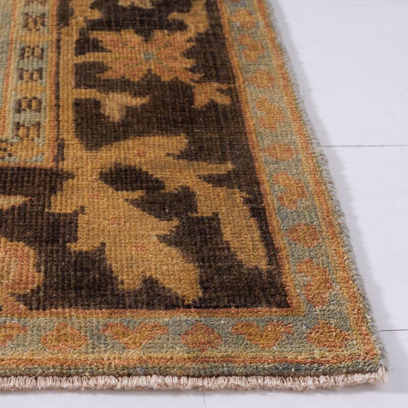 SAFAVIEH Couture Hand-knotted Oushak Brigit Traditional Oriental Wool Rug