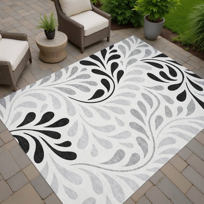 Machine Washable Indoor/ Outdoor Floral Arabesque Chantille Rug
