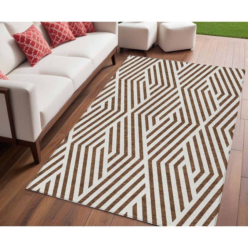 Saro Stylish Geometric Weather Resistant Classic Meets Modern Outdoor Rug