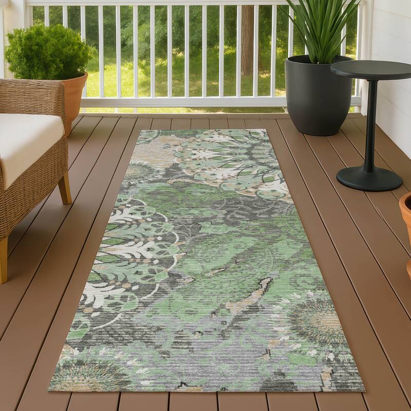 Machine Washable Indoor/ Outdoor Traditional Pinwheel Chantille Rug - Green - 2'3" x 7'6"