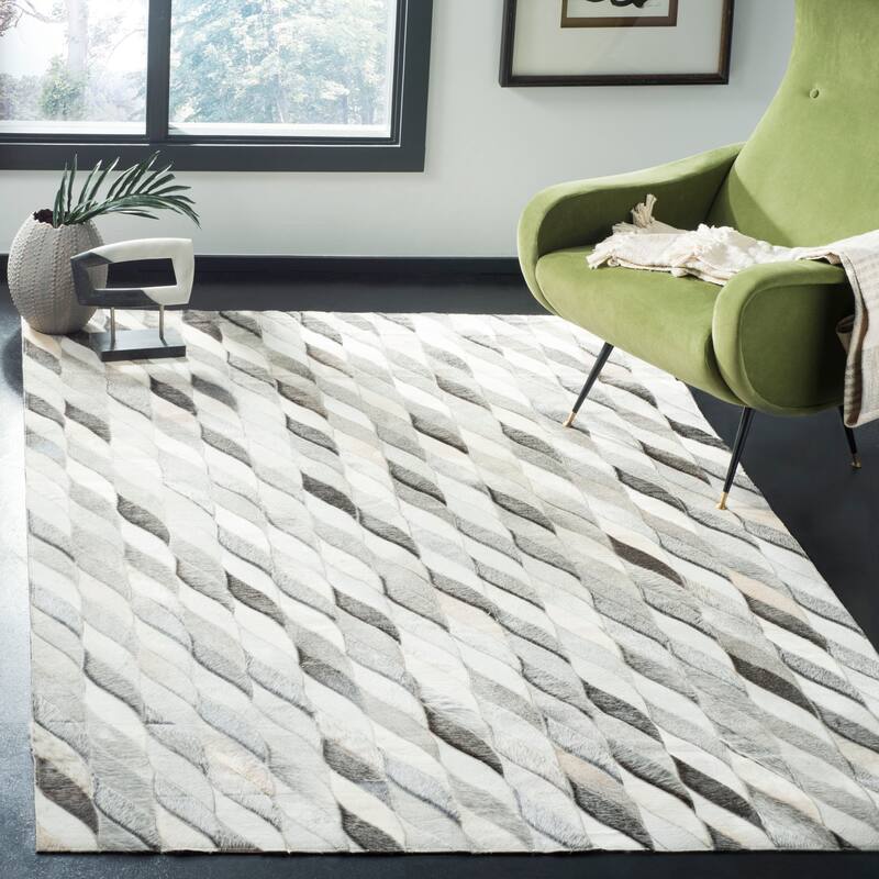 SAFAVIEH Handmade Studio Leather Gabriella Modern Leather Rug - 3' x 5' - Ivory/Grey