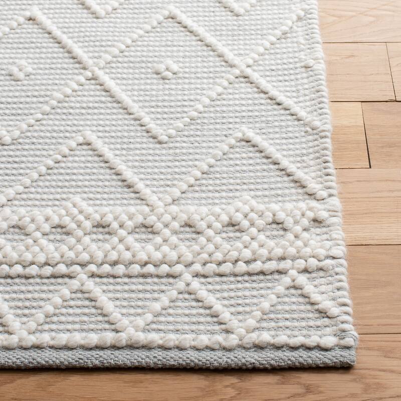 SAFAVIEH Handmade Natura Sheng Boho Wool Rug