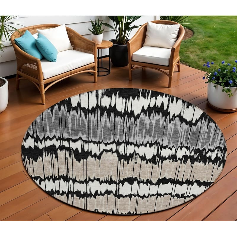 HomeRoots Striped Transitional Rectangle Outdoor Rug - 8' Round