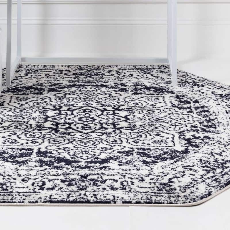 Traditional Brenda Collection Area Rug
