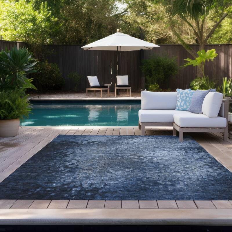 Machine Washable Indoor/ Outdoor Abstract Solid Chantille Rug