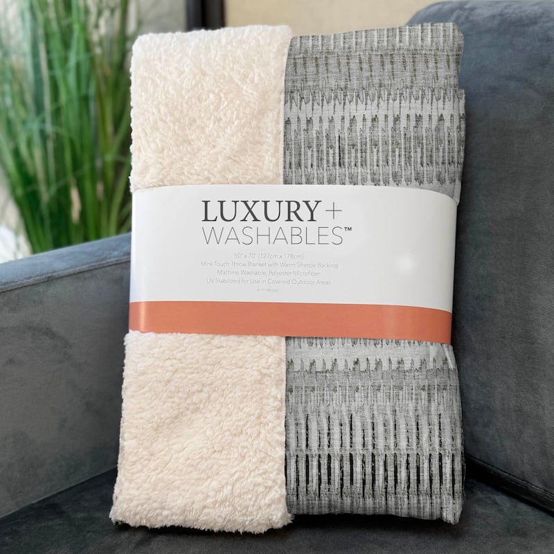 Premium Machine Washable Geo Stripes Sherpa Throw Blanket