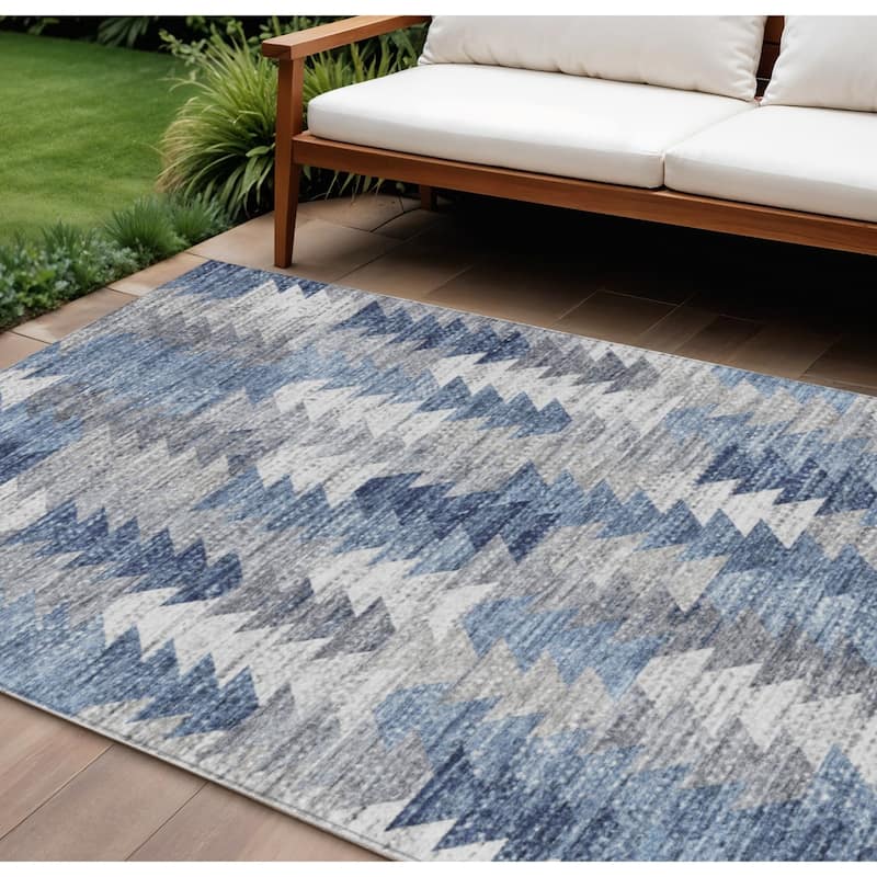 HomeRoots Geometric Transitional Rectangle Outdoor Rug - 9' X 12'