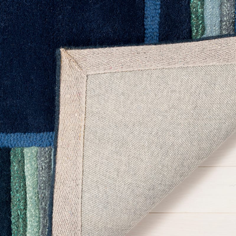 Martha Stewart by SAFAVIEH Striped Border Wool Rug