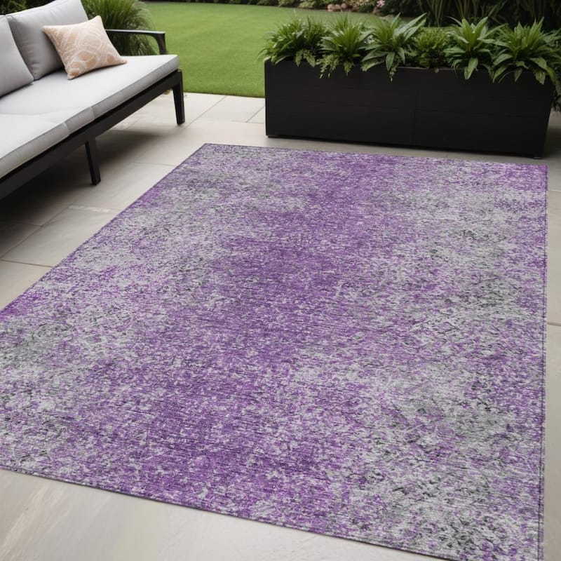 HomeRoots Oriental Transitional Rectangle Outdoor Rug - 5' X 8'