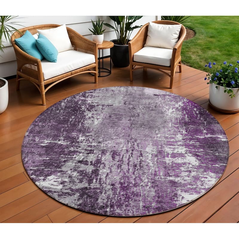 HomeRoots Abstract Transitional Rectangle Outdoor Rug - 8' Round