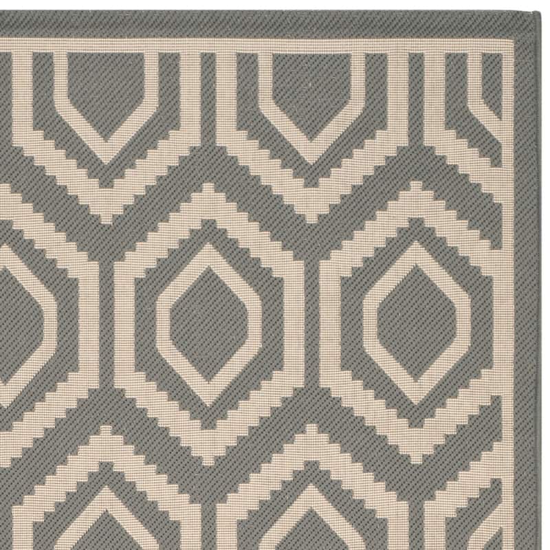 SAFAVIEH Courtyard Carolee Indoor/ Outdoor Patio Backyard Rug
