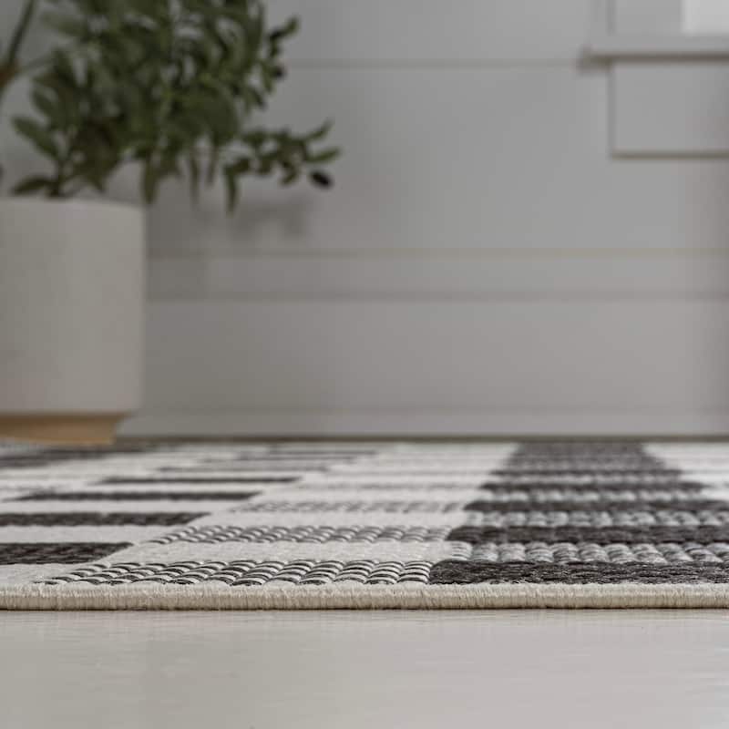 JONATHAN Y Biot Traditional Geometric Bold Gingham Black/Cream Indoor/Outdoor Area Rug
