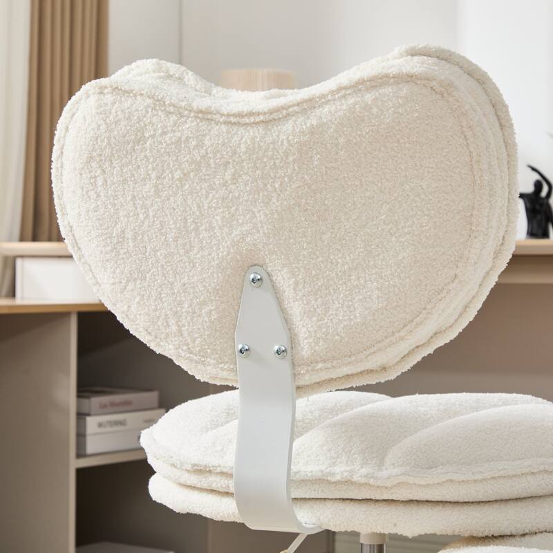 Roomfitters Sherpa Office Chair with Heart Shaped Back and Adjustable Height, Cute Aesthetic Swivel Desk Chair, Ivory