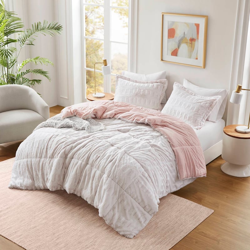 Madison Park Margot Back Print Long Fur Comforter Set - Blush/white - Queen