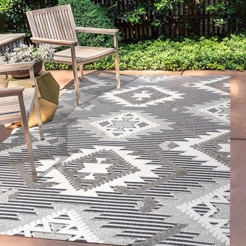 JONATHAN Y Duwun High-Low Pile Neutral Diamond Kilim Indoor/Outdoor Area Rug