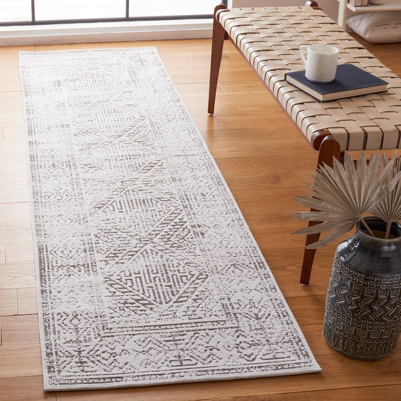 SAFAVIEH Hand-Woven Classic Vintage Tessa Moroccan Rug - 2'3" x 8' Runner - White/Grey
