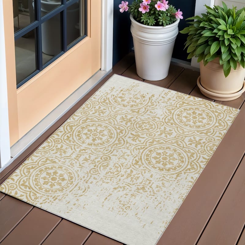 HomeRoots Medallion Transitional Rectangle Outdoor Rug - 3' x 5'