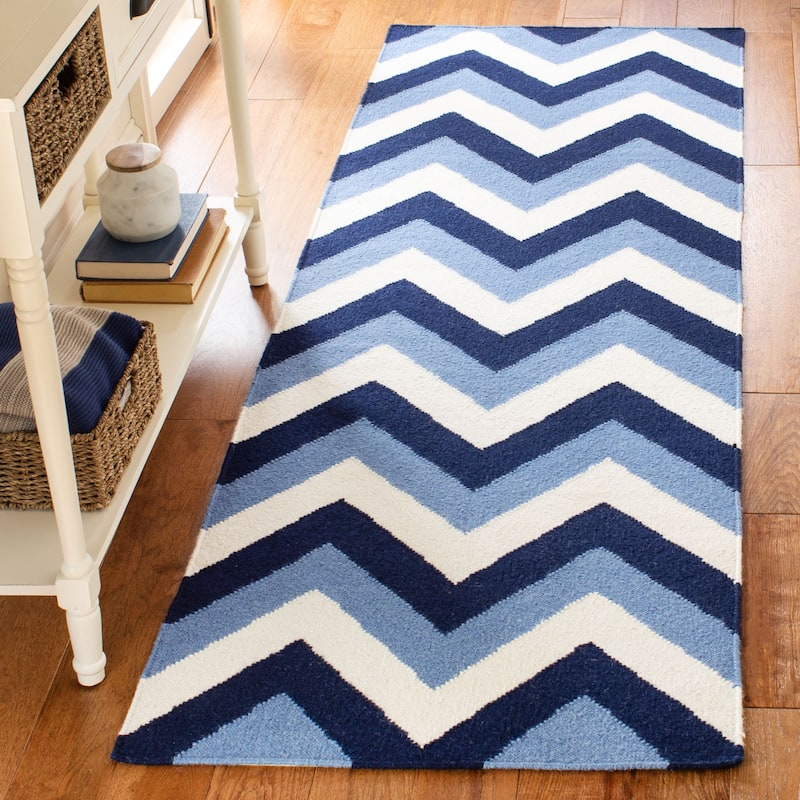 SAFAVIEH Handmade Flatweave Dhurries Alliette Modern Wool Rug - 2'6" x 8' Runner - Navy/Light Blue