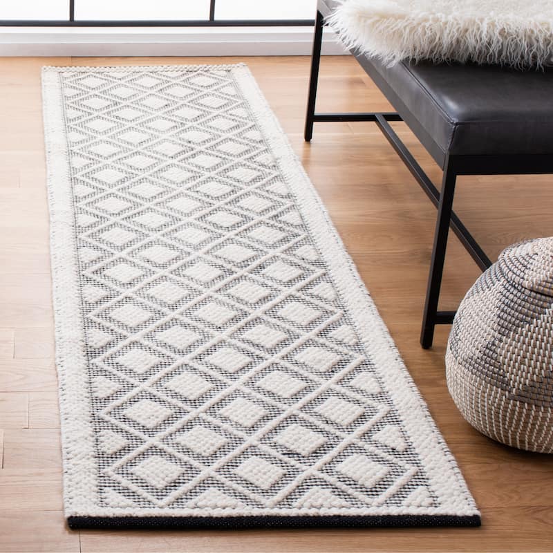 SAFAVIEH Handmade Natura Dzuvita Wool Rug - 2'3" x 8' Runner - Ivory/Black