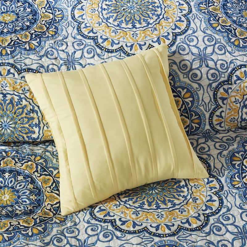 Madison Park Tangiers 6 Piece Reversible Quilt Set with Throw Pillows