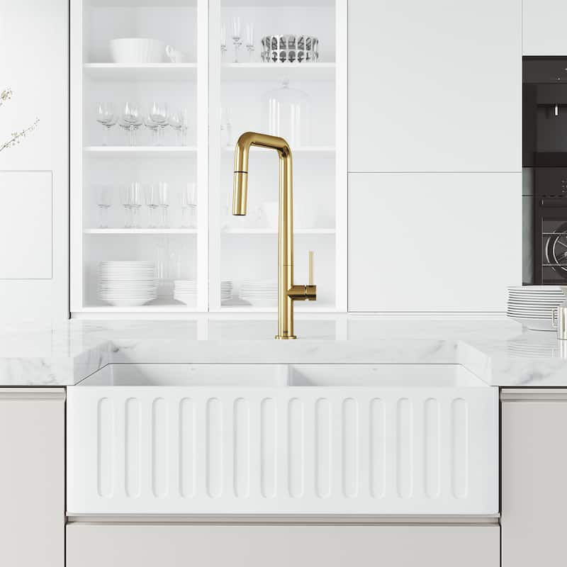 VIGO Parsons 18" H Single Handle Pull-Down Sprayer Kitchen Faucet