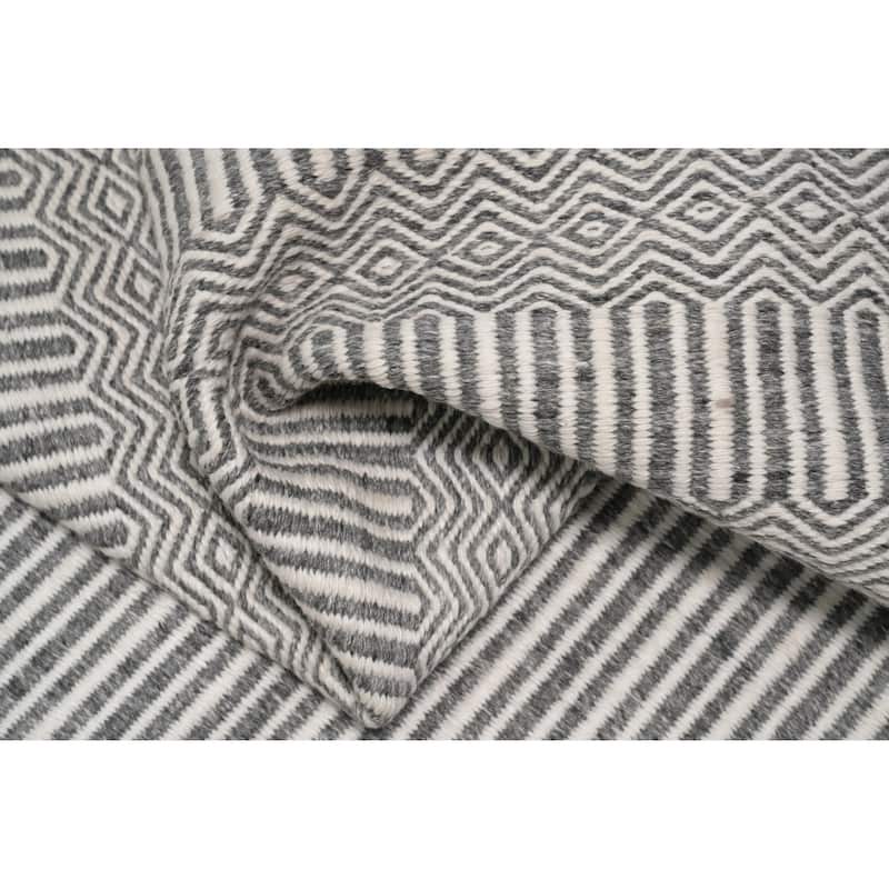 Hand Woven Oriental 100% Wool Carpet Traditional Geometric Greys & Charcoal Durrie-Kilim Area Rug - 8' 3'' X 5' 1''