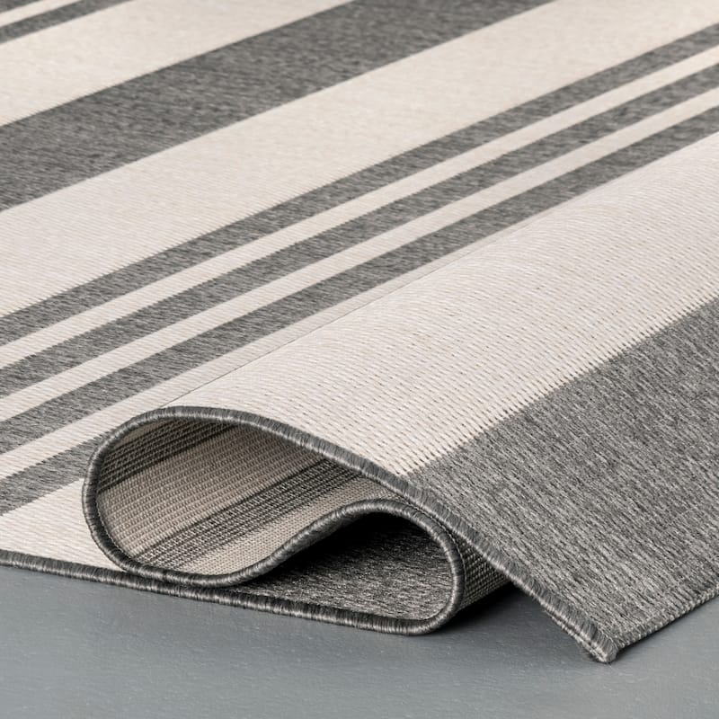 Nuloom Kristen Striped Indoor/Outdoor Area Rug