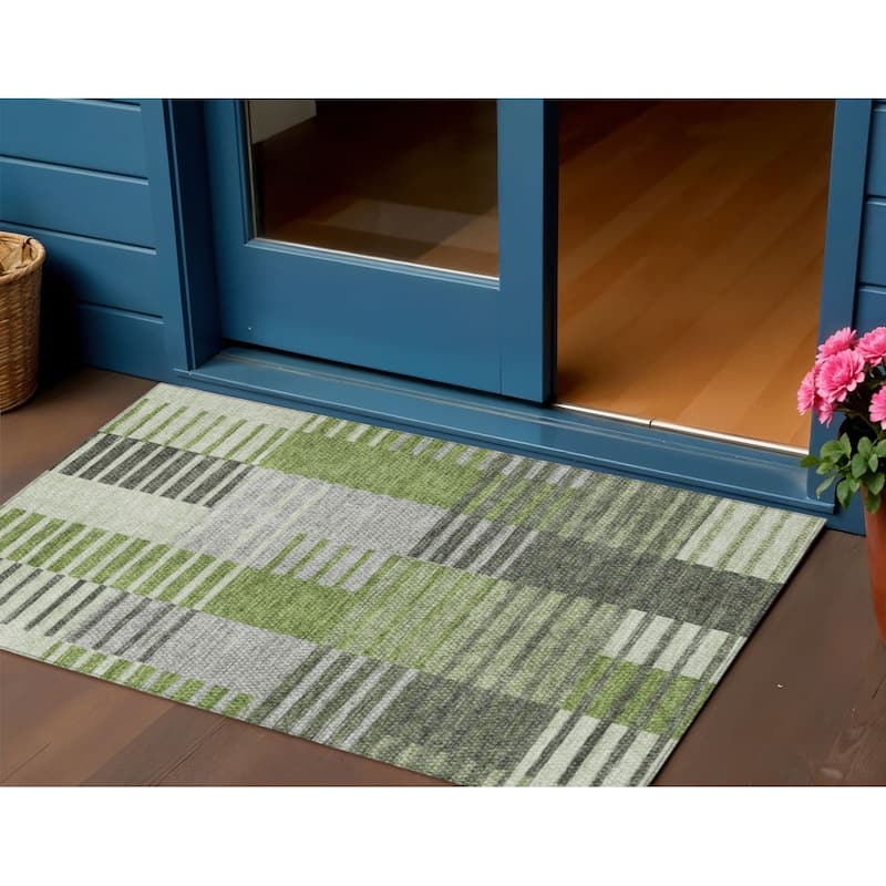 HomeRoots Striped Transitional Rectangle Outdoor Rug - 3' x 5'