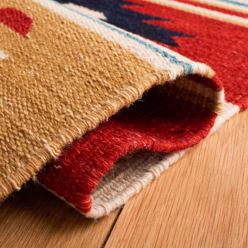 SAFAVIEH Kilim Chikae Southwestern Wool Fringe Rug