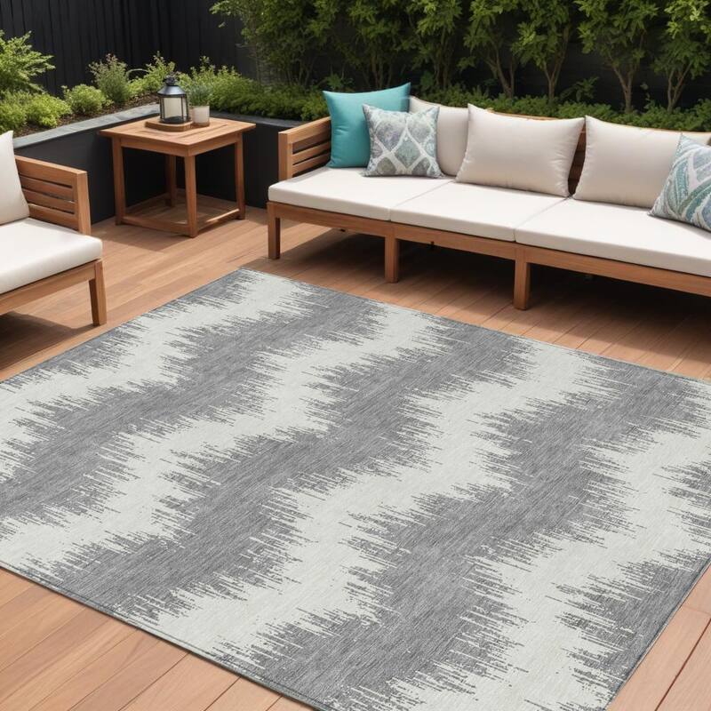 HomeRoots Chevron Transitional Rectangle Outdoor Rug - 8' X 10'