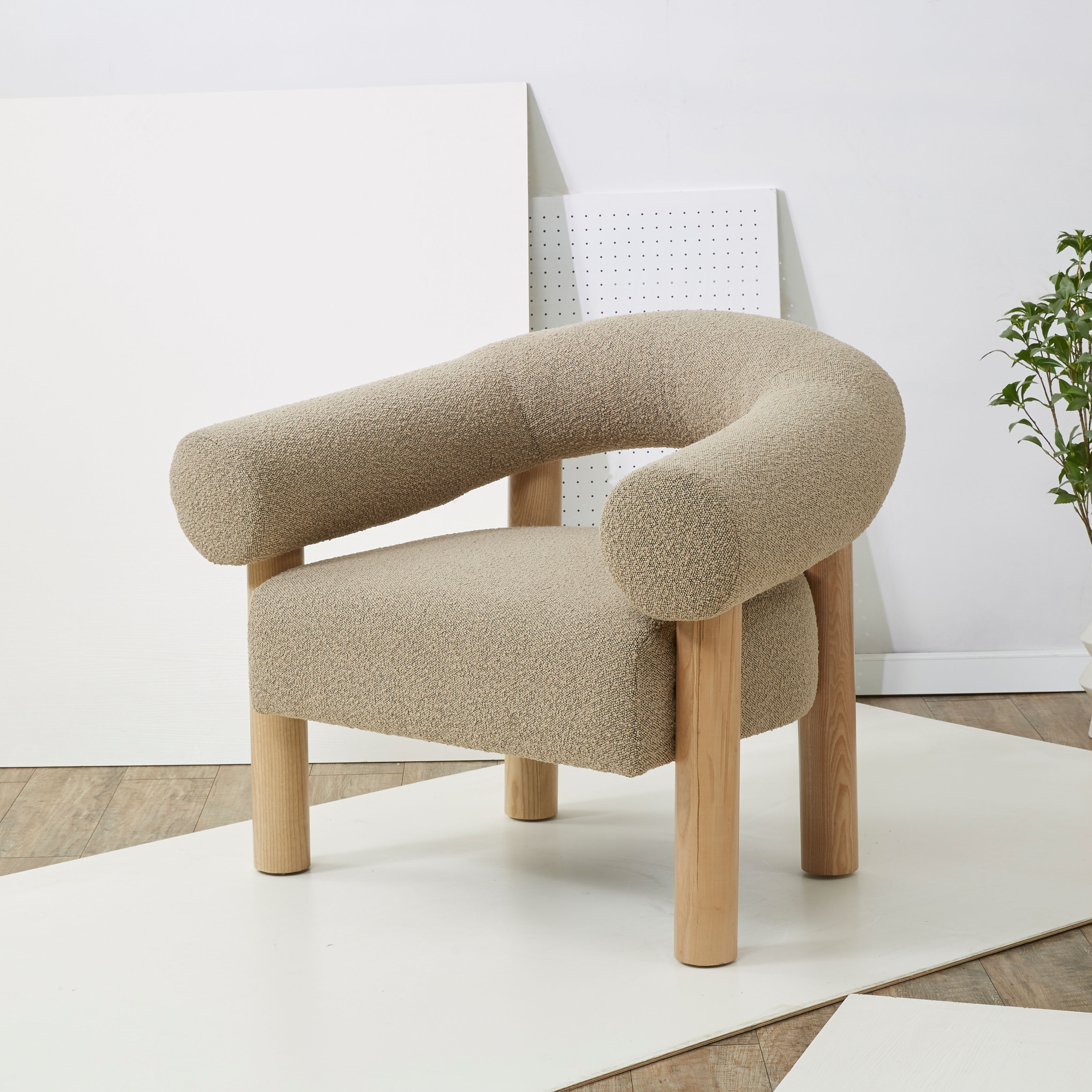 SAFAVIEH Couture Reese Accent Chair - 38" W x 30" D x 30" H - 38Wx30Dx30H