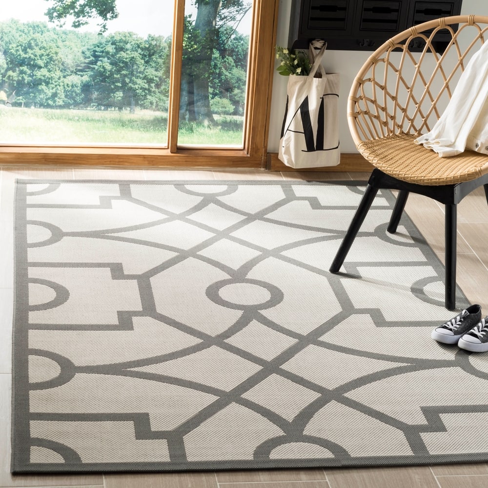 Martha Stewart by SAFAVIEH Fretwork Indoor/ Outdoor Waterproof Rug