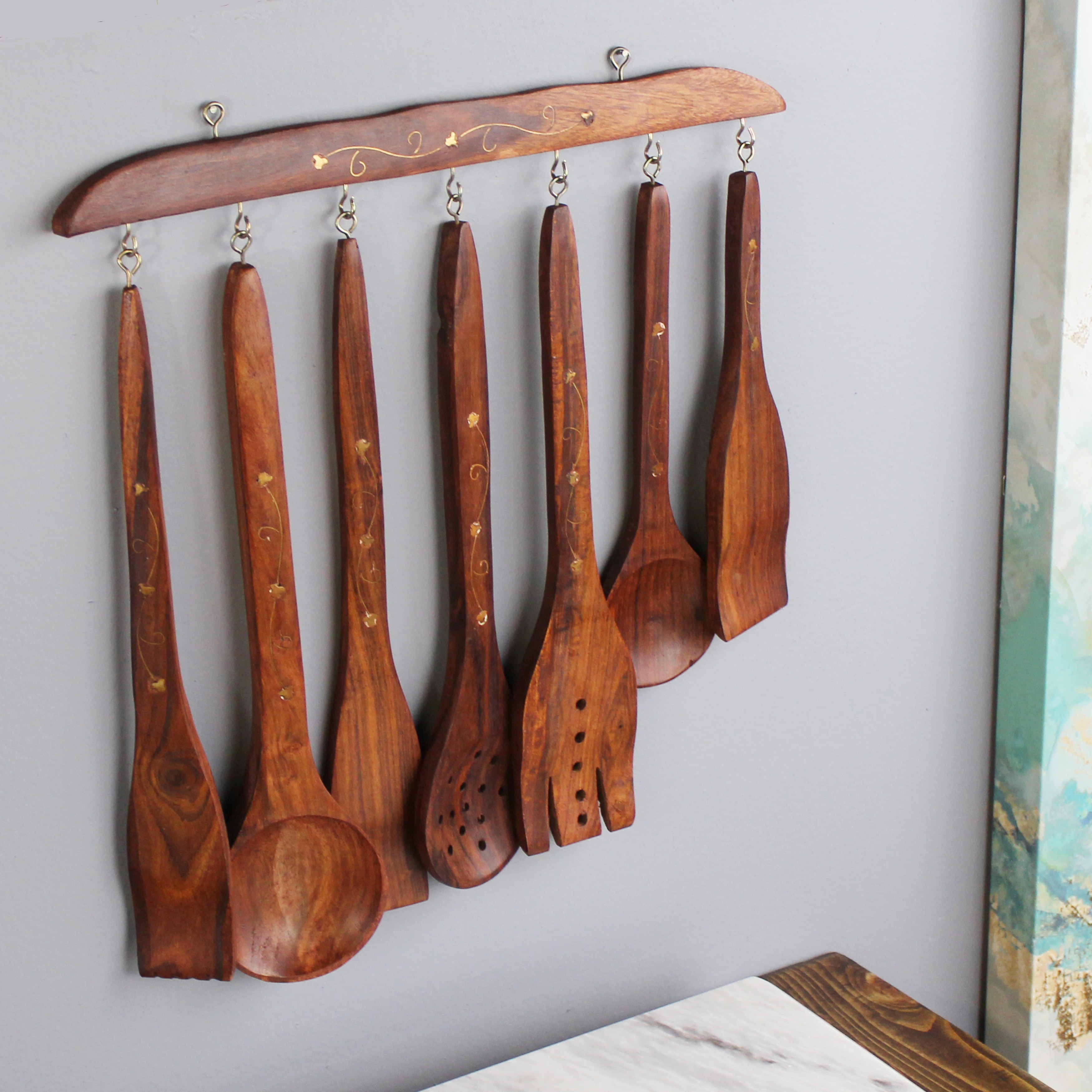 https://ak1.ostkcdn.com/images/products/is/images/direct/1debc6f8d51a7425eeb4cae36d7a7887a2dc7366/Natural-Geo-Handcarved-Decorative-Wooden-Kitchen-Spoon-Set.jpg