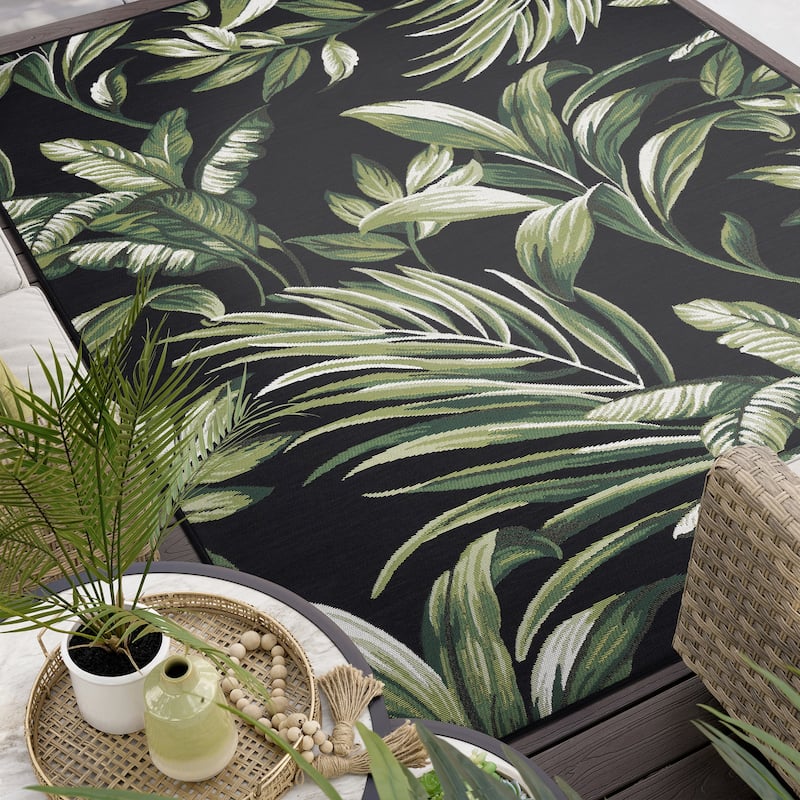 Sizzling Nautical & Coastal Floral & Botanical Indoor/Outdoor Area Rug - 5'3'' x 7'3'' - Black/Green