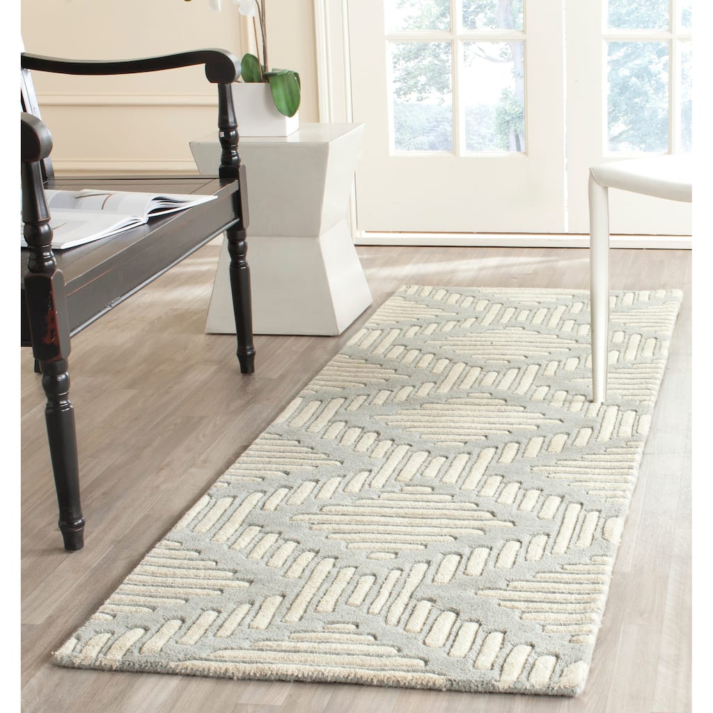 SAFAVIEH Handmade Chatham Onerva Modern Moroccan Wool Rug