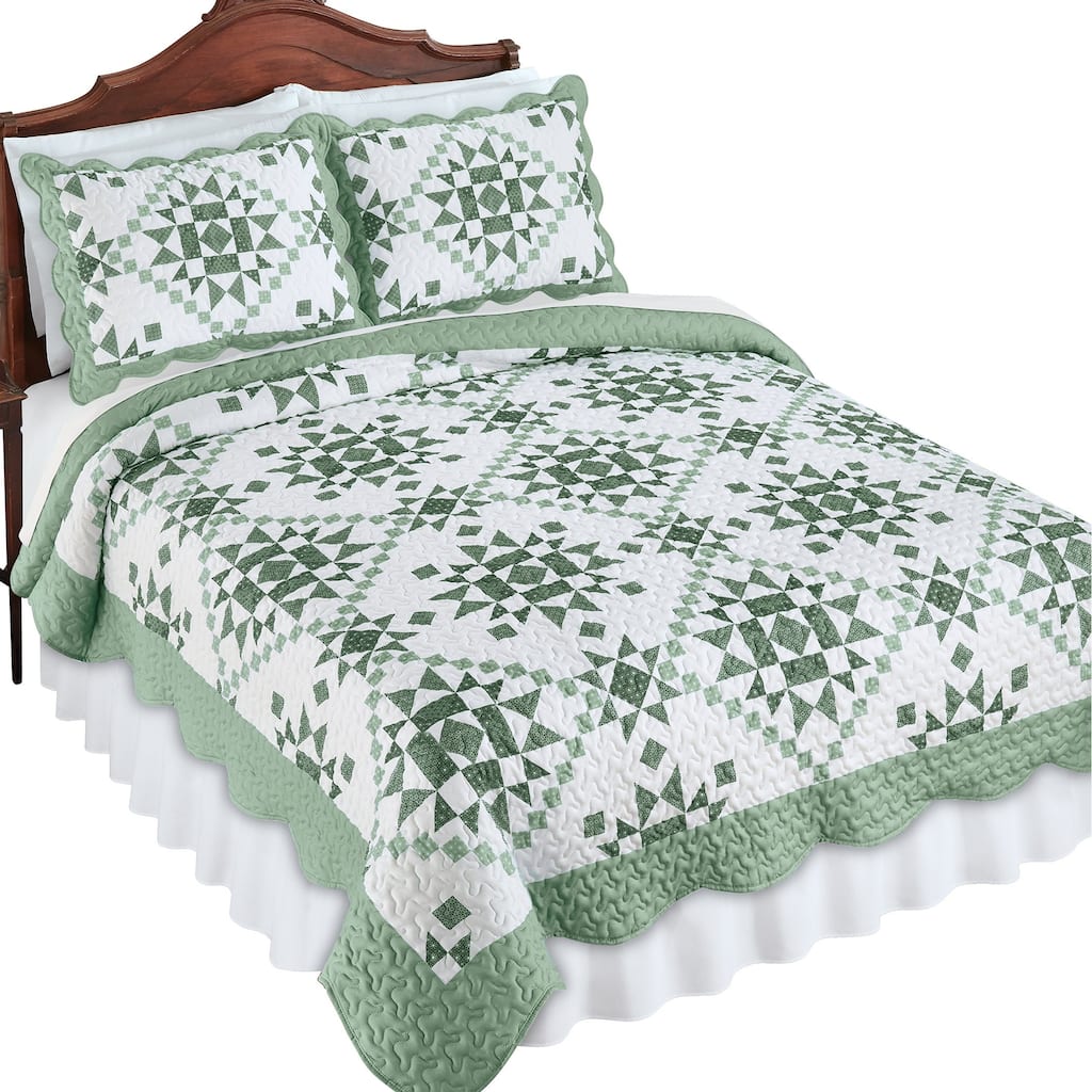Classic Star Design Patchwork Scalloped Edge Quilt