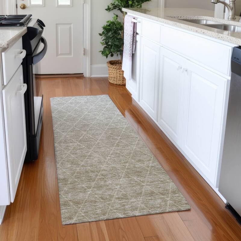 Machine Washable Indoor/ Outdoor Ombre Trellis Chantille Rug - Taupe - 2'3" x 7'6"