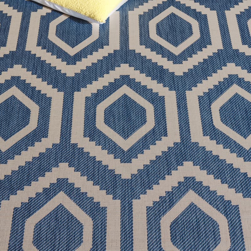 SAFAVIEH Courtyard Carolee Indoor/ Outdoor Patio Backyard Rug
