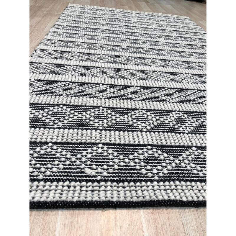 Black Contemporary Geometric Kilim Area Rug - Sleek and Modern Design
