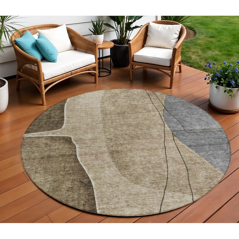 HomeRoots Abstract Transitional Rectangle Outdoor Rug - 8' Round